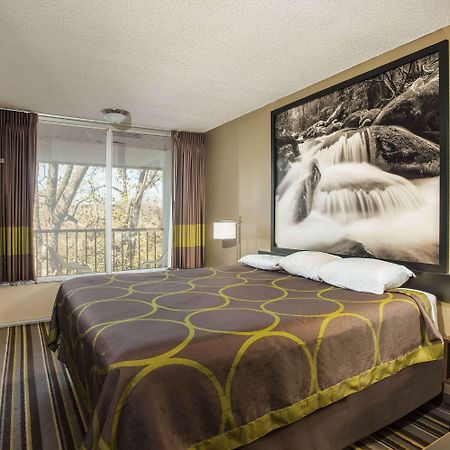ซูเปอร์ 8 บาย วินด์แฮม เซอร์เวียร์วิลล์ ริเวอร์ไซด์ Hotel เซอเวียร์วีล ภายนอก รูปภาพ