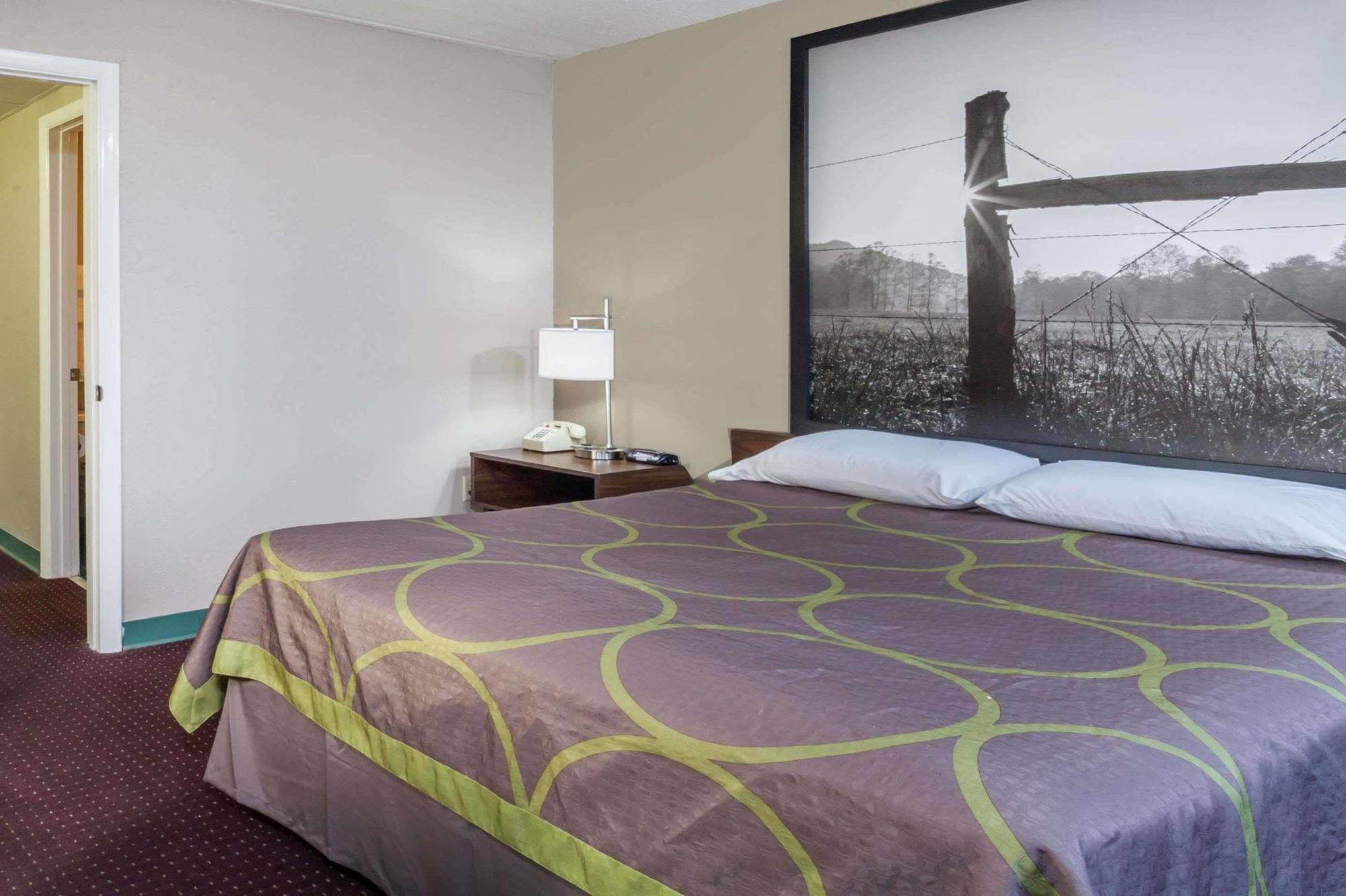 ซูเปอร์ 8 บาย วินด์แฮม เซอร์เวียร์วิลล์ ริเวอร์ไซด์ Hotel เซอเวียร์วีล ภายนอก รูปภาพ